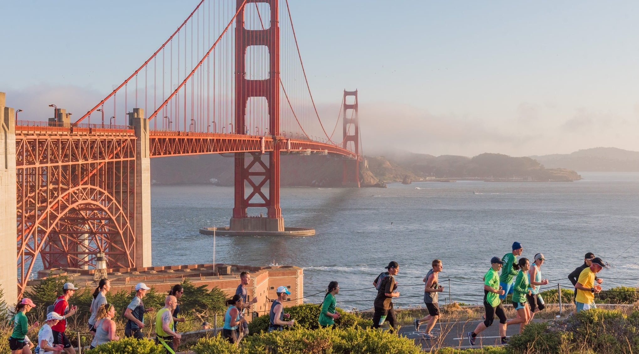 Découvrez l’histoire du Marathon de San Francisco : parcours mythique, ponts et esprit de communauté avec sa directrice Lauri Abrahamson.