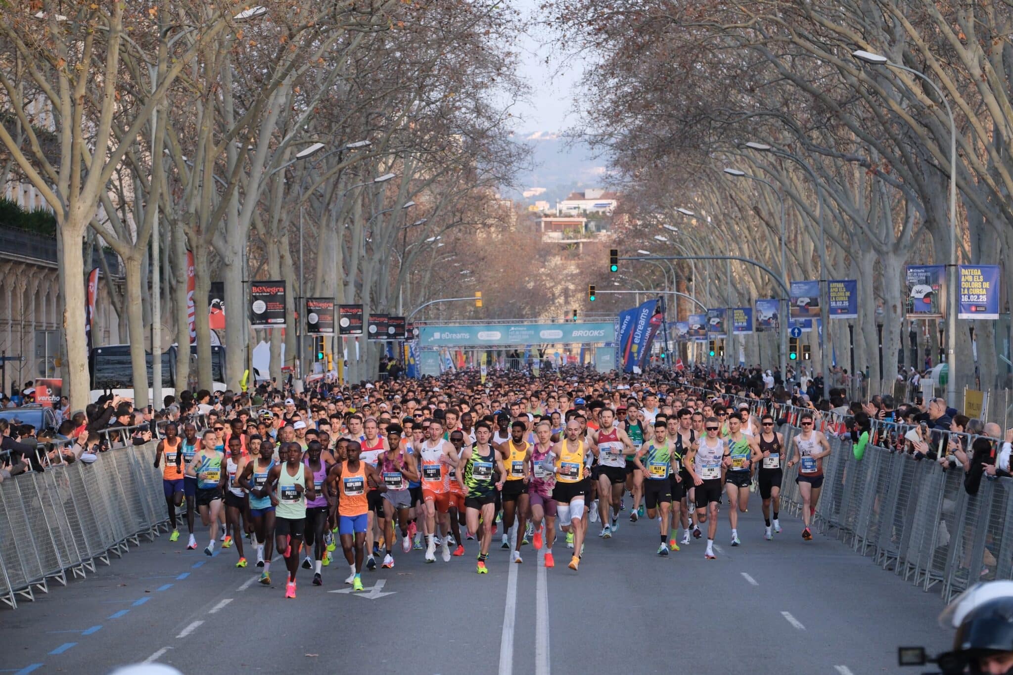 Jacob Kiplomo pulvérise le record du monde au Semi-Marathon de Barcelone 2025