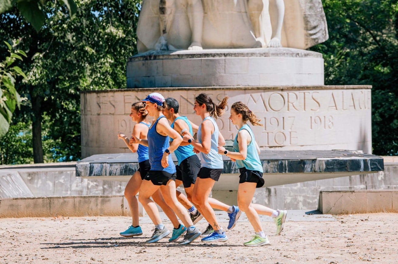 Le « shake out run », footing d’avant-course pour se préparer en douceur, revient en force, collectif et bénéfique.