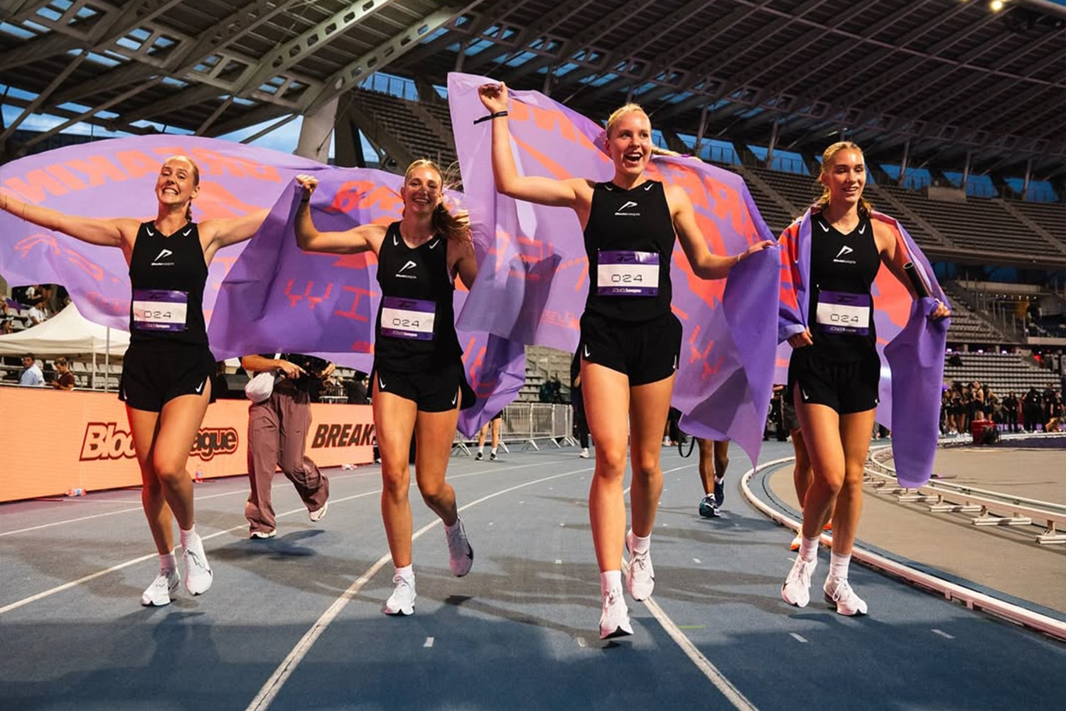 Jeudi 26 juin, lors de la soirée « Breaking 4 » en l’honneur de Faith Kipyegon, trente équipes féminines venues du monde entier ont disputé un mile effréné sous forme de relais 4 × 400 m au stade Charléty, à Paris. Sur les traces de l’icône kényane, les athlètes se sont surpassées, relais après relais, galvanisées par un public en ébullition. Dans les tribunes, une énergie folle régnait, entre pas de danse au rythme du DJ et encouragements à en perdre la voix. Une ferveur qui a porté les coureuses jusqu’à la ligne d’arrivée.