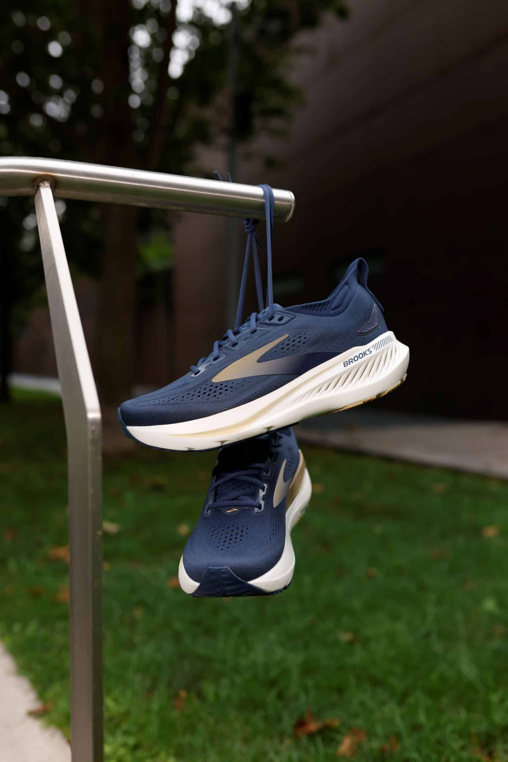 Brooks dévoile les Glycerin 23 et Glycerin GTS 23, deux chaussures de running confort premium pensées pour courir longtemps. Nouvelle mousse DNA Tuned, version neutre ou avec soutien GuideRails, pour aider chaque coureur à bouger au quotidien.