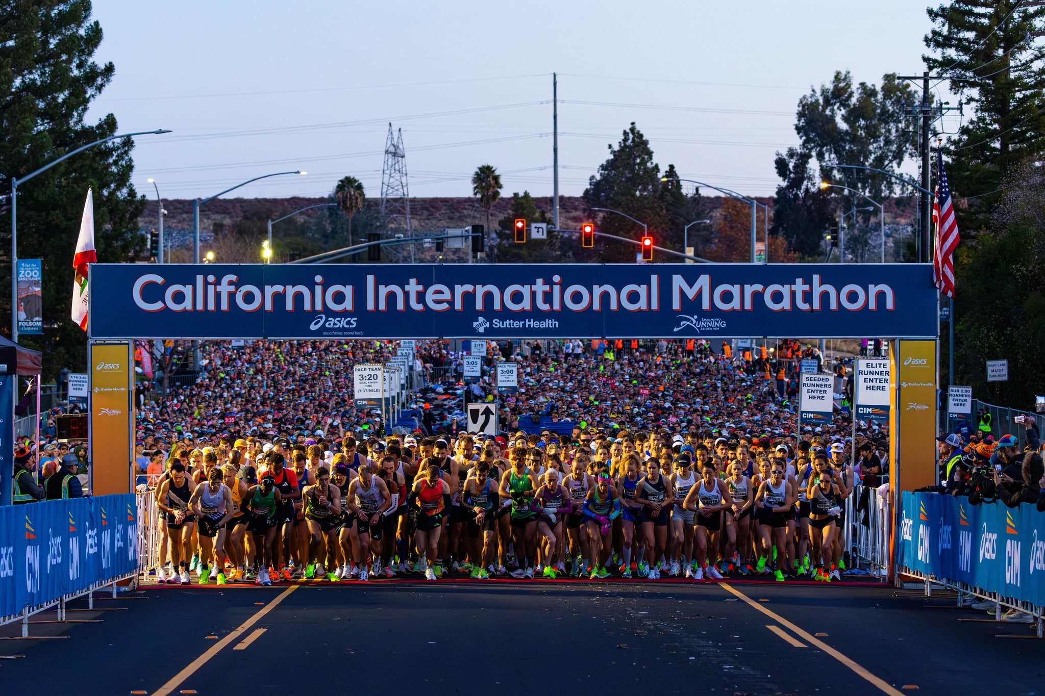 Découvrez les résultats du Marathon International de Californie 2025 : une édition historique et une machine à records aux États-Unis.