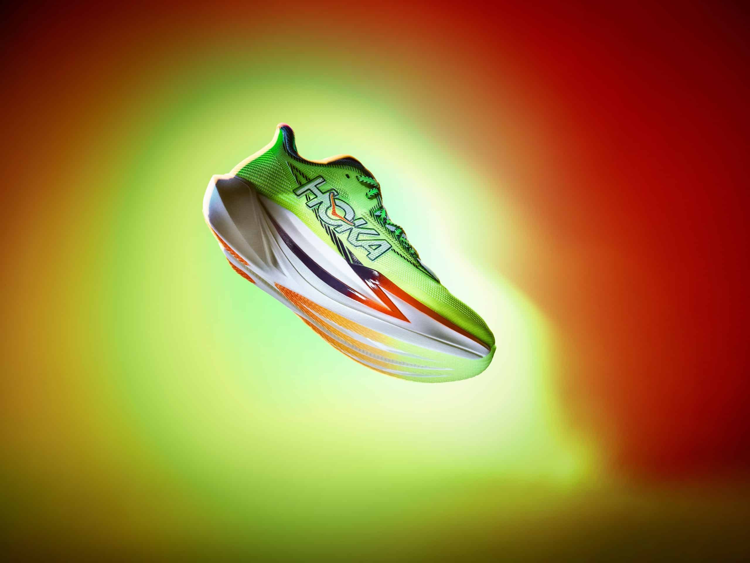 HOKA dévoile la Cielo X1 3.0, sa chaussure carbone la plus légère et la plus agressive à ce jour. Mousse PEBA ultra-réactive, plaque carbone, rocker prononcé et stabilité améliorée : une super-chaussure pensée pour la compétition du 5 km au marathon.