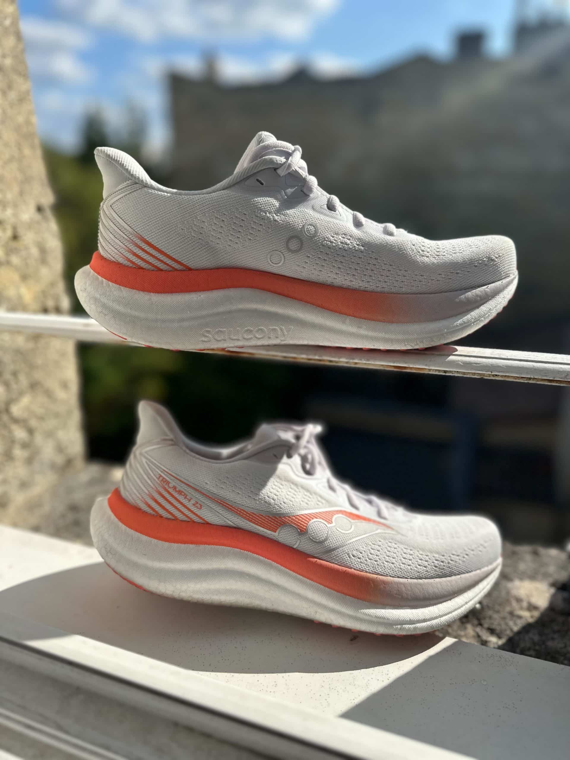 Saucony dévoile les Triumph 23, une chaussure iconique axée sur l’amorti, le confort et la performance longue distance.