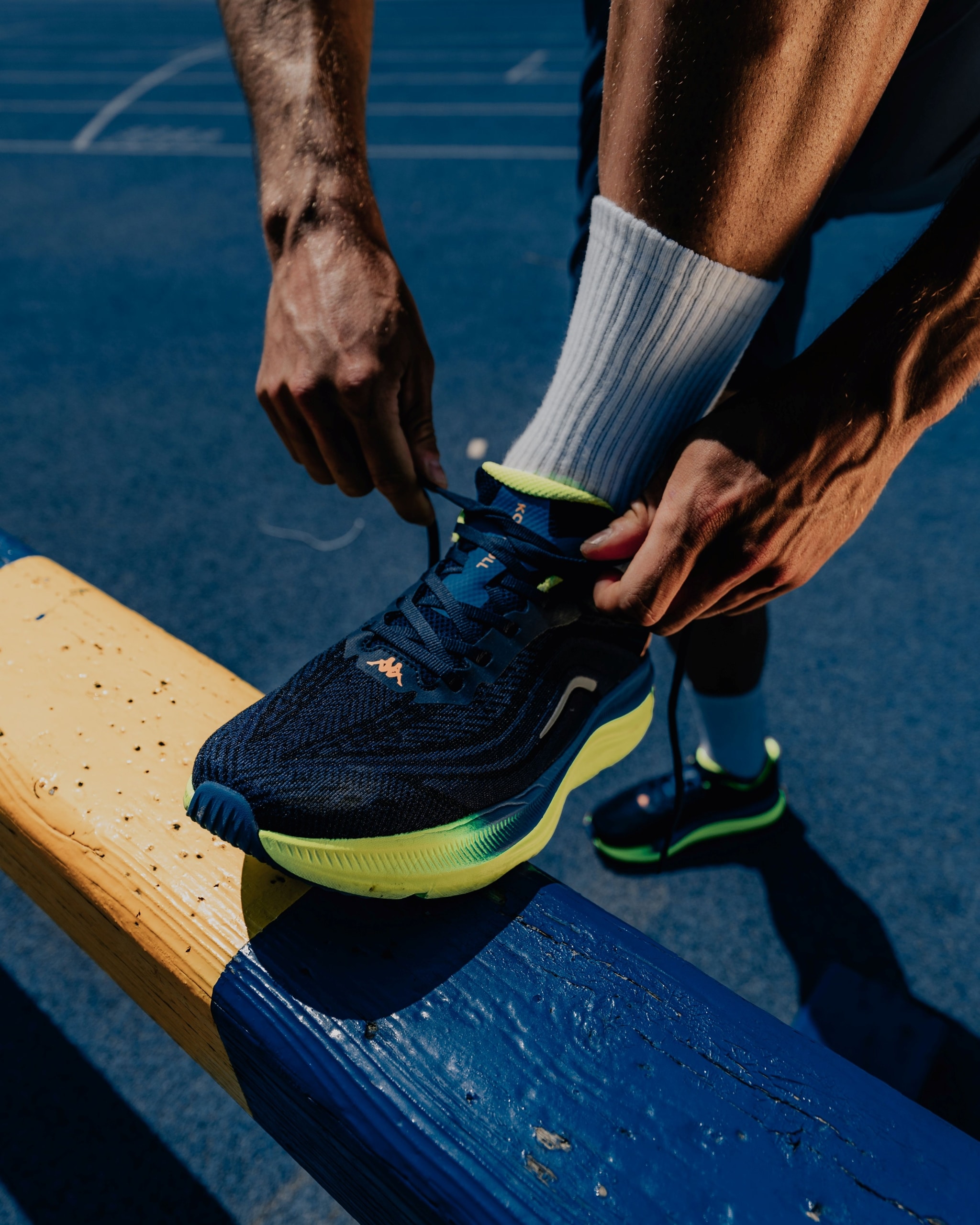 Kappa revient dans le running avec la Kontroll 2.0, une chaussure d’entraînement polyvalente et accessible à 100 €. Légère, respirante et dotée d’une semelle EVA dynamique, elle vise les coureurs occasionnels et les sorties du quotidien.