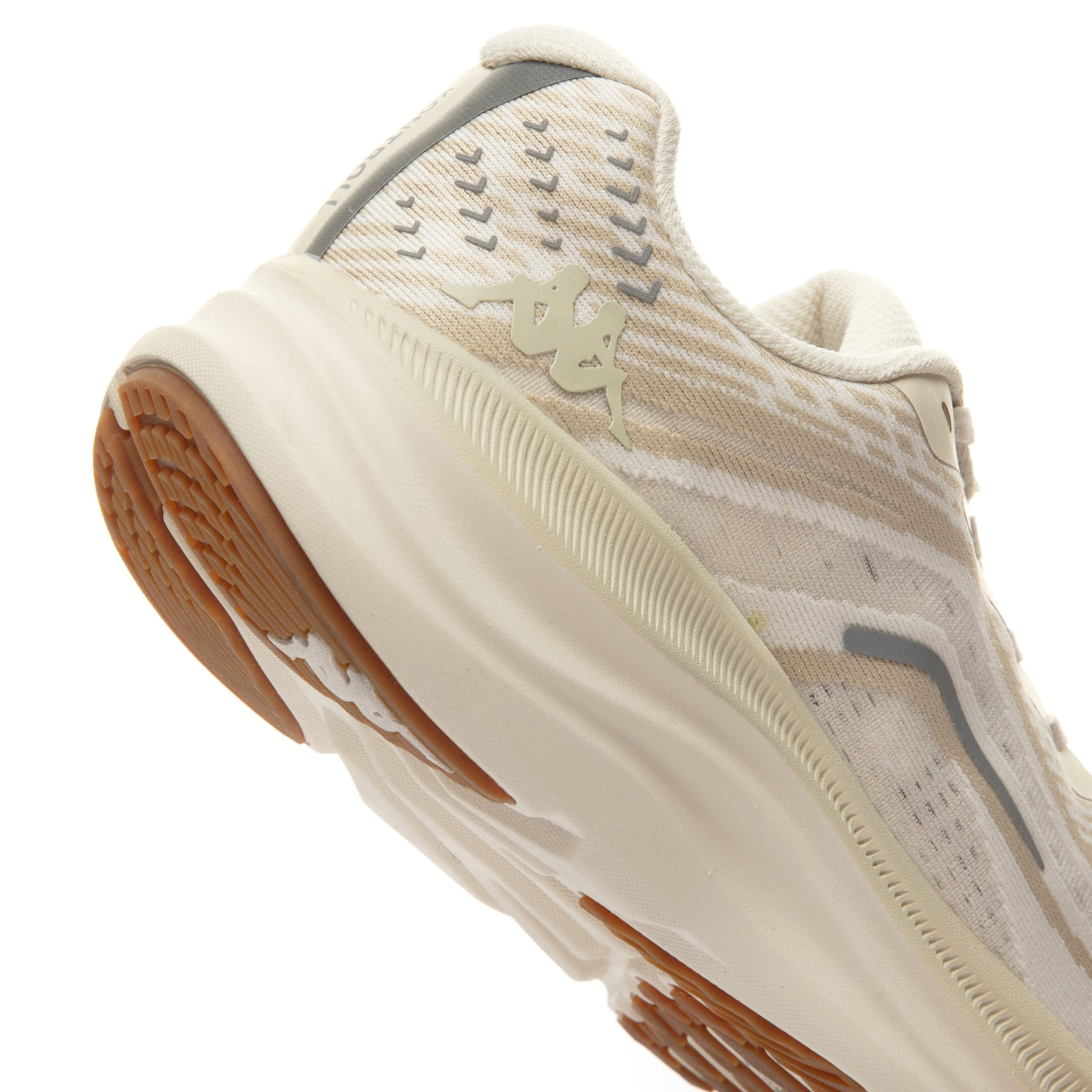 Kappa revient dans le running avec la Kontroll 2.0, une chaussure d’entraînement polyvalente et accessible à 100 €. Légère, respirante et dotée d’une semelle EVA dynamique, elle vise les coureurs occasionnels et les sorties du quotidien.
