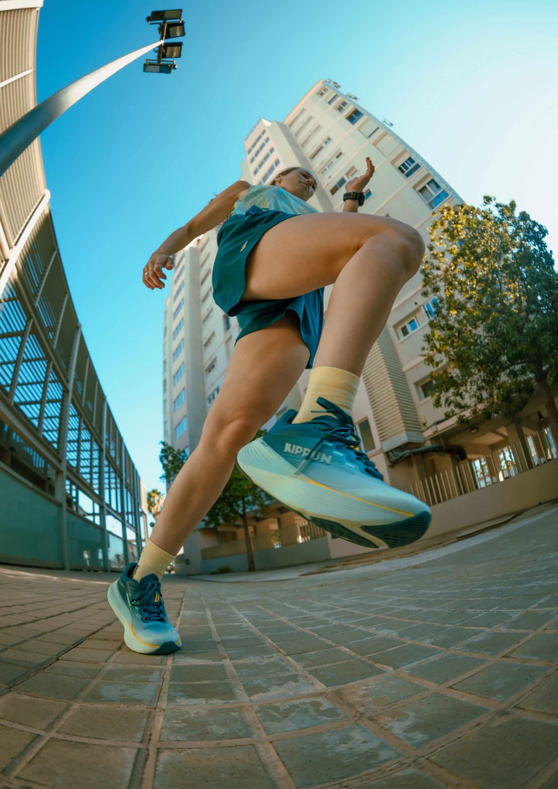 Kiprun dévoile trois nouvelles franchises — KIPRIDE, KIPSTORM et KIPSUMMIT — pour clarifier son offre running et accompagner tous les types de coureurs. Une refonte stratégique qui marque son expansion internationale et son arrivée aux États-Unis en 2026.
