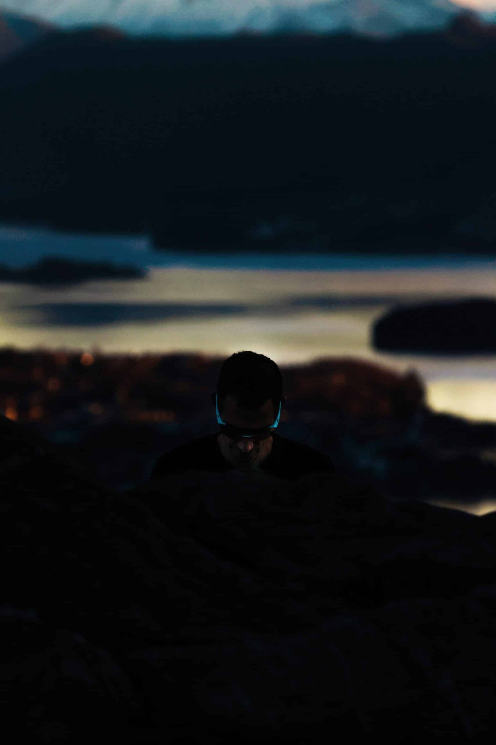 Kilian Jornet et Julbo officialisent une collaboration née bien avant la performance et les records. Une relation forgée depuis l’enfance du champion d'ultra-trail, autour de la montagne, de l’innovation terrain et d’une vision commune de l’endurance, avec une collection dédiée attendue en 2026.