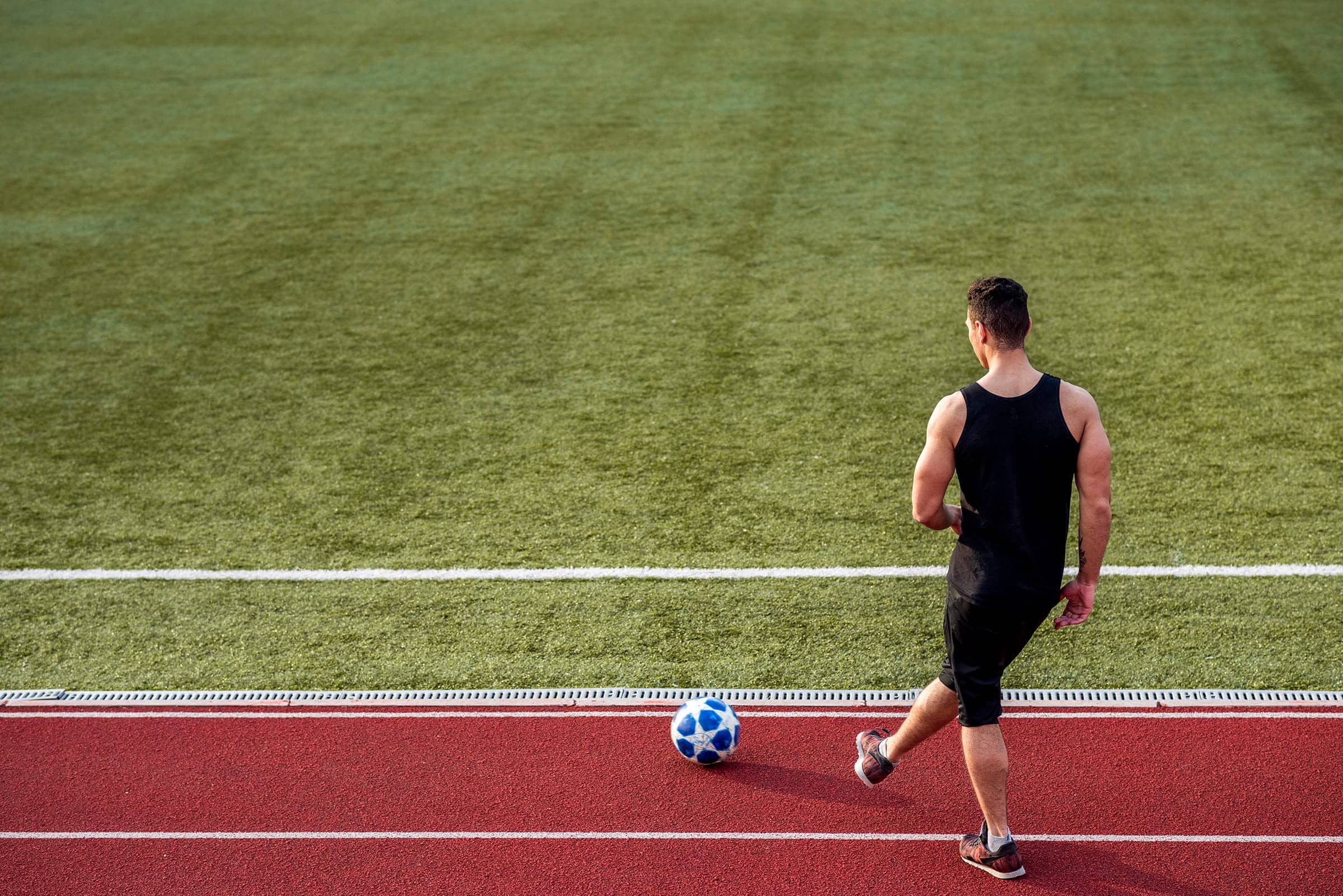 Le saviez-vous ? Les joueurs de football parcourent dix kilomètres par match, la course à pied étant un élément clé de la performance.