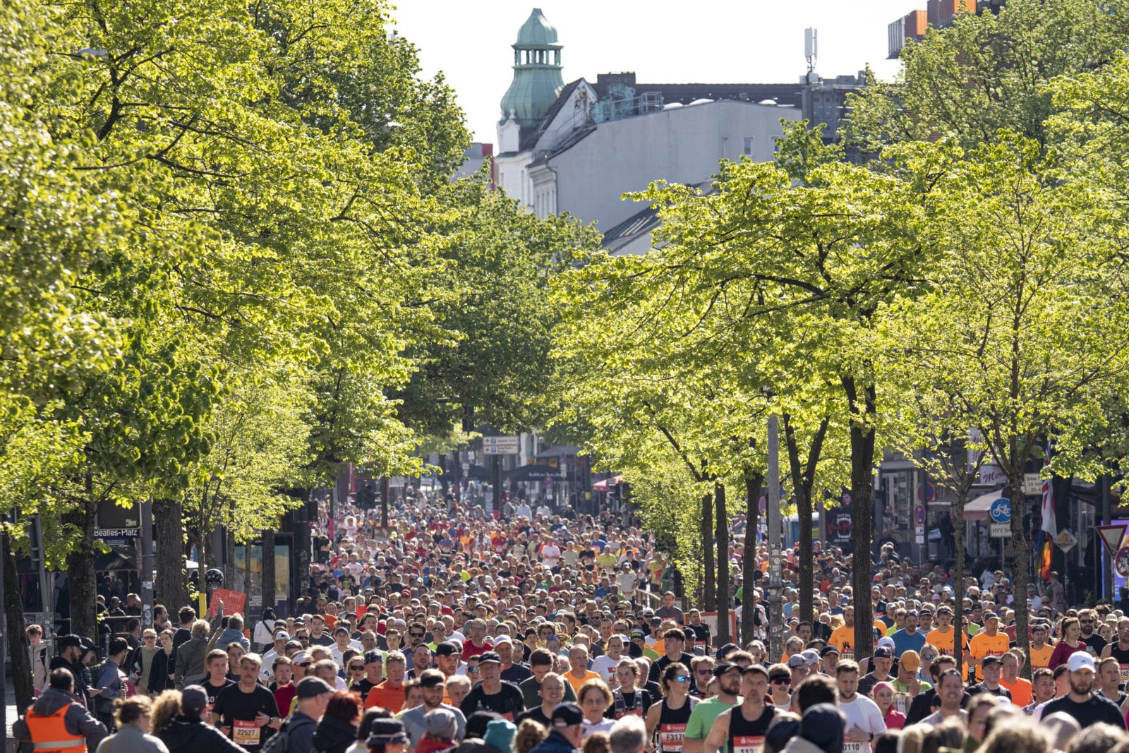 Découvrez comment s’inscrire au marathon de Hambourg : dates d’ouverture, modes d’inscription, prix du dossard, transfert officiel et conseils pratiques pour courir l’un des marathons les plus rapides d’Europe.