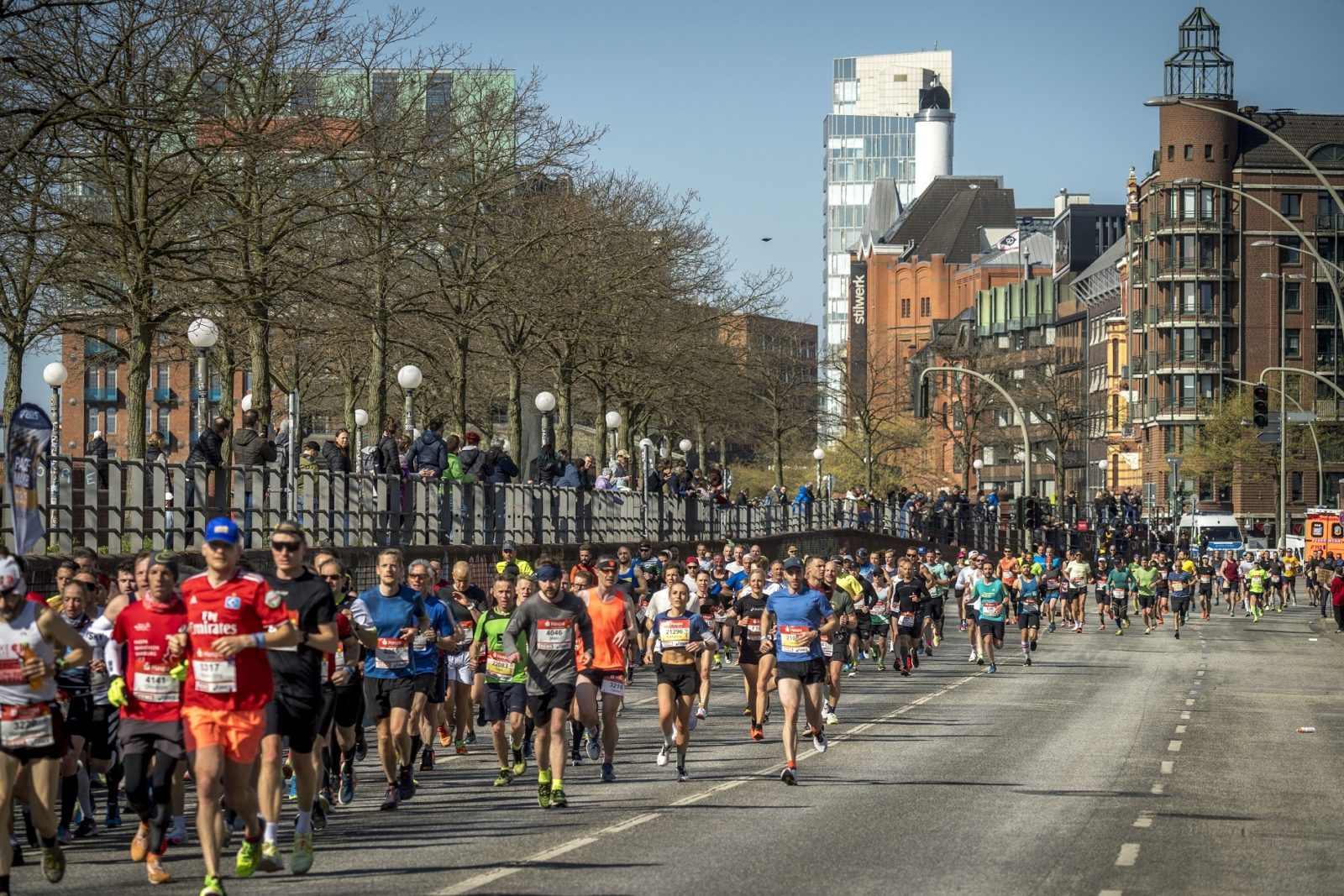 Découvrez comment s’inscrire au marathon de Hambourg : dates d’ouverture, modes d’inscription, prix du dossard, transfert officiel et conseils pratiques pour courir l’un des marathons les plus rapides d’Europe.