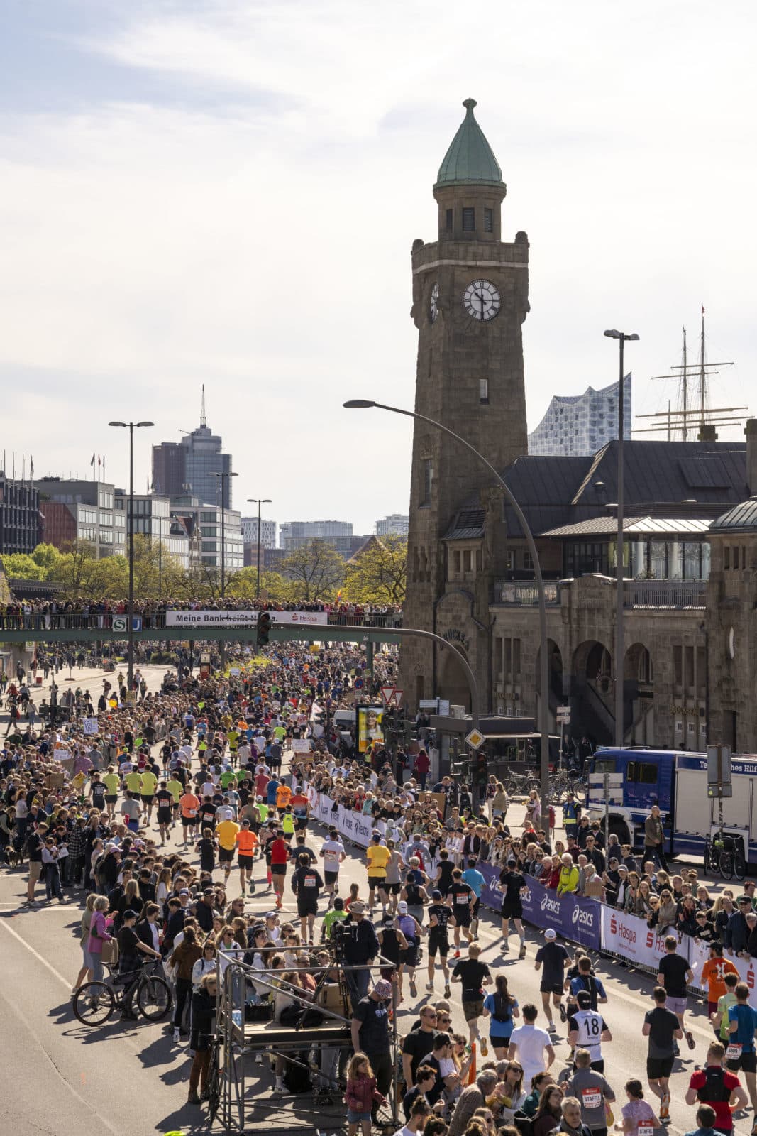 Découvrez comment s’inscrire au marathon de Hambourg : dates d’ouverture, modes d’inscription, prix du dossard, transfert officiel et conseils pratiques pour courir l’un des marathons les plus rapides d’Europe.