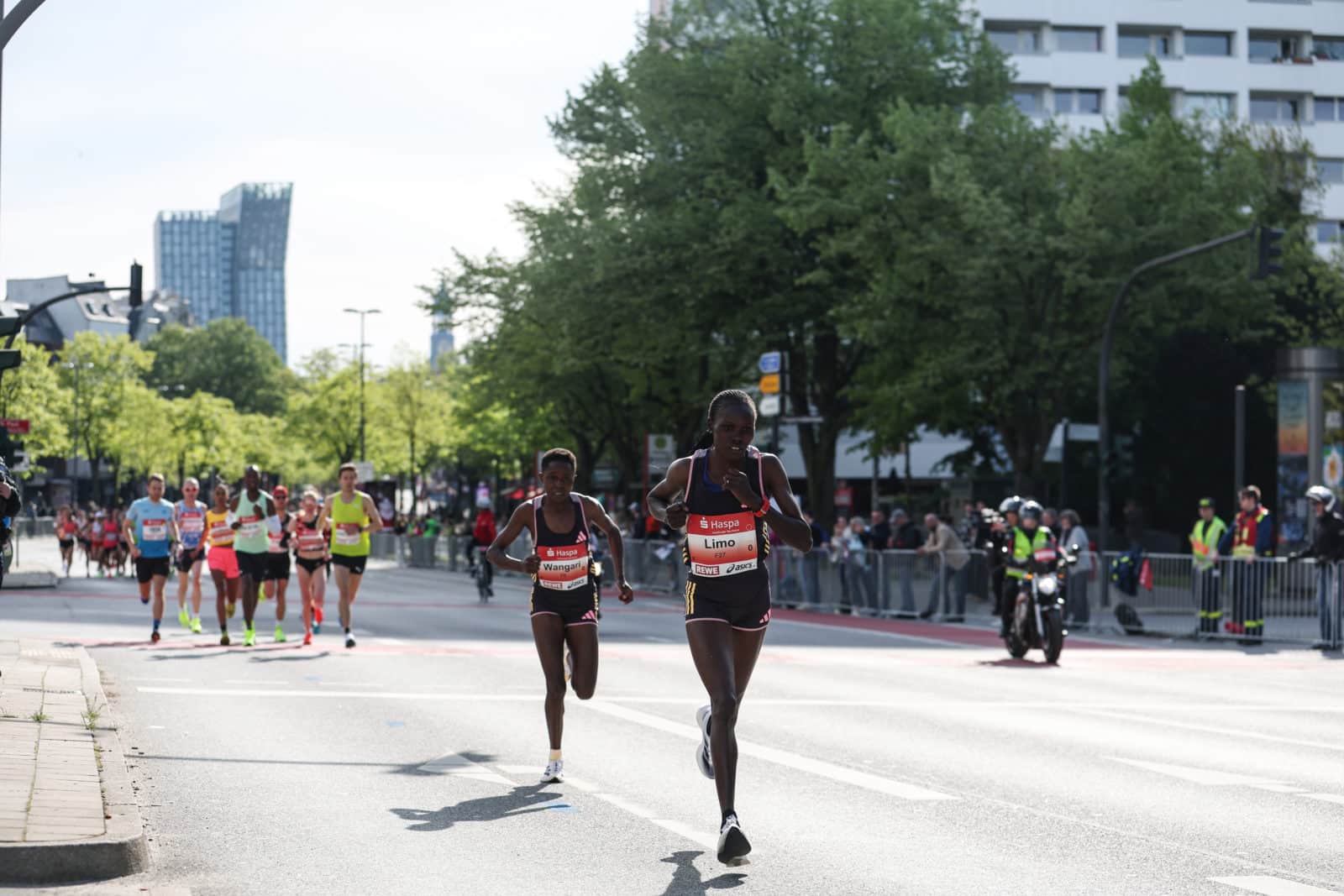 Découvrez comment s’inscrire au marathon de Hambourg : dates d’ouverture, modes d’inscription, prix du dossard, transfert officiel et conseils pratiques pour courir l’un des marathons les plus rapides d’Europe.