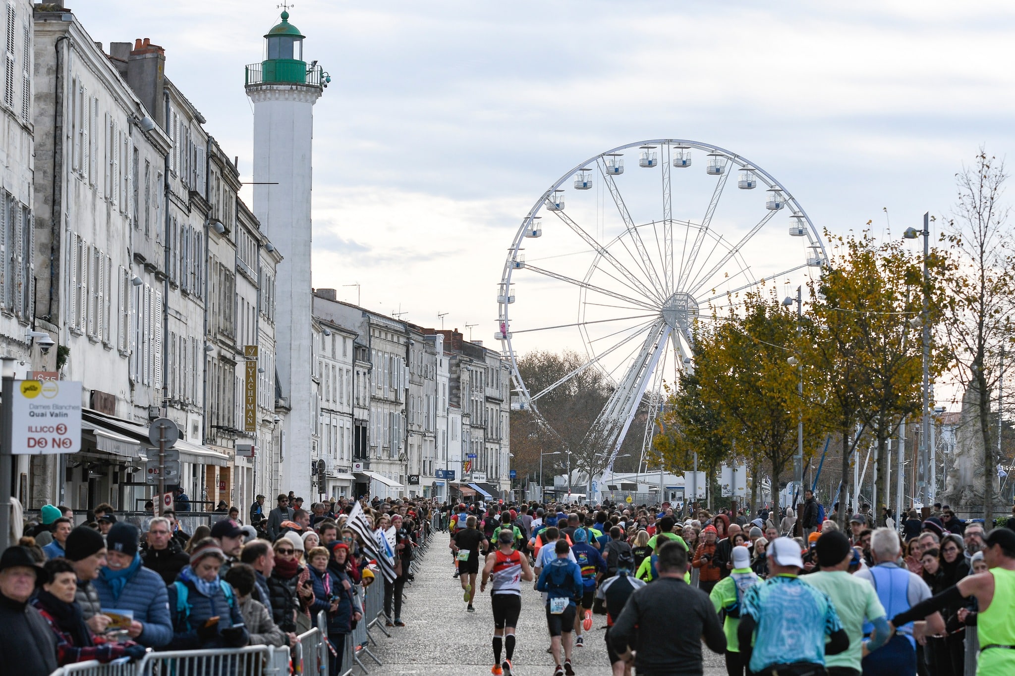 Le 30 novembre 2025, la cité maritime va être le théâtre de la 34e édition du Marathon La Rochelle avec plus de 16 000 coureurs.