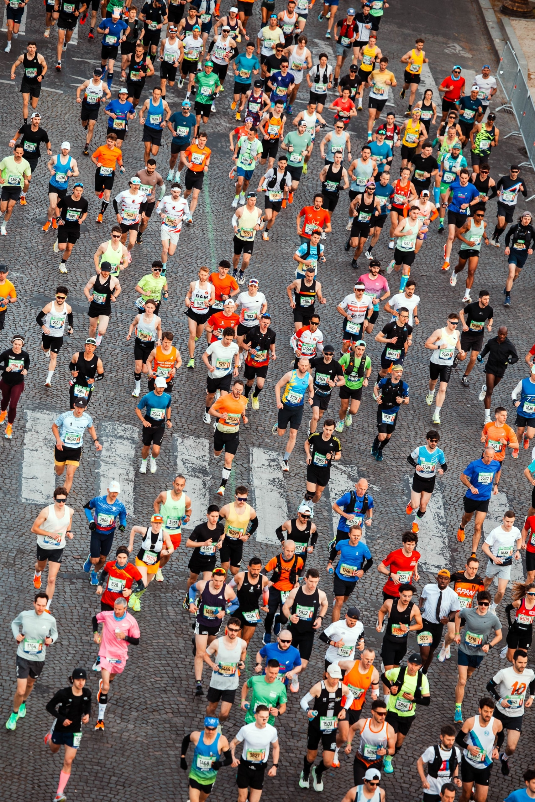 Marathon de Paris 2026 : 57 464 finishers, 49{929902e1ae24fbd41363c9a1c32dfbb627114431c099f6444c46d2492cf1e17f} de primo-marathoniens, record féminin... retrouvez tous les chiffres clés d’une édition spectaculaire au cœur de la capitale.