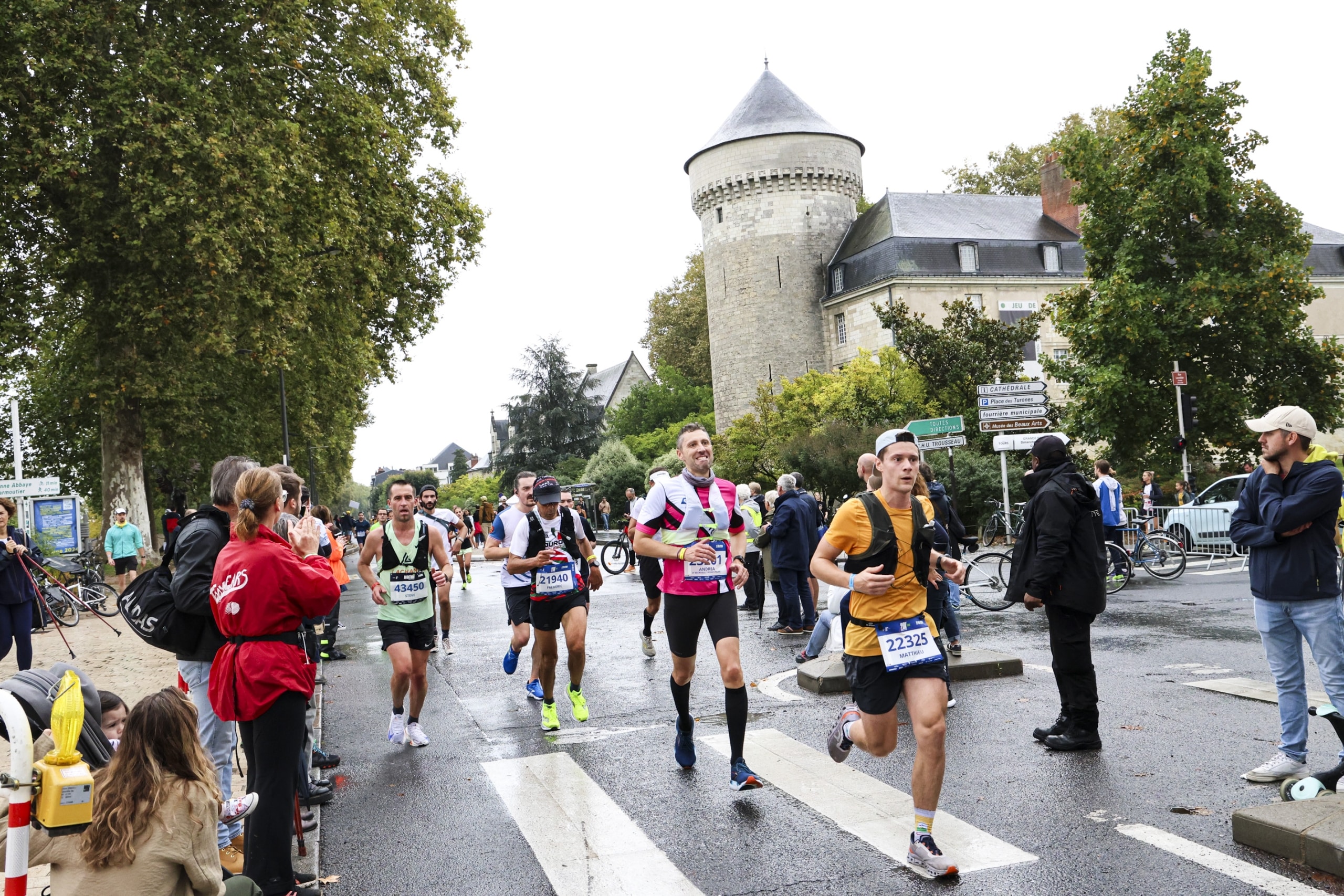 Marathon de Tours : découvrez le parcours entre vignobles, Loire et patrimoine historique. Analyse complète et infos clés.