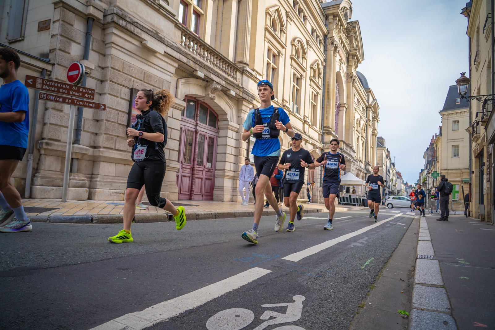 Marathon de Tours : découvrez le parcours entre vignobles, Loire et patrimoine historique. Analyse complète et infos clés.