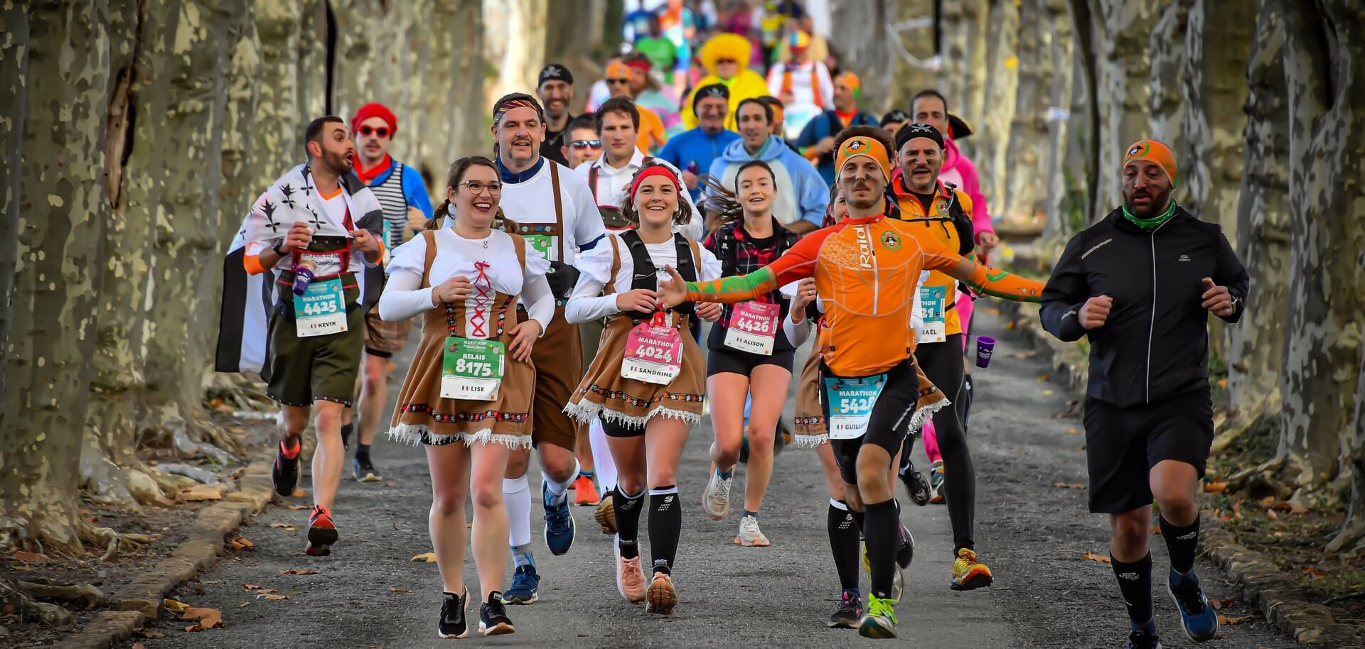 Courir, c’est bien, mais ça ne fait pas tout. Pour certains, l’objectif n’est pas la performance, mais se remplir la panse, en profitant d’une course ponctuée de ravitaillements gourmands, débordants de petites merveilles salées, sucrées, locales et terriblement tentantes.