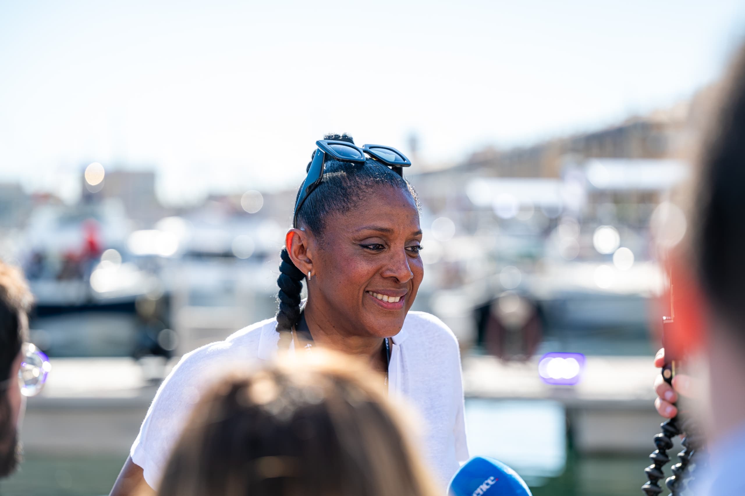 Marie-Josée Pérec est la nouvelle ambassadrice de Wings for Life World Run en France et prendra le départ de la course parisienne le 10 mai prochain à 13h au Parc de Saint-Cloud. Comme chaque année depuis 13 ans, 100{929902e1ae24fbd41363c9a1c32dfbb627114431c099f6444c46d2492cf1e17f} des frais d’inscription de cette course disputée partout à travers le monde à la même heure financeront la recherche et les essais cliniques pour trouver un remède aux lésions de la moelle épinière.