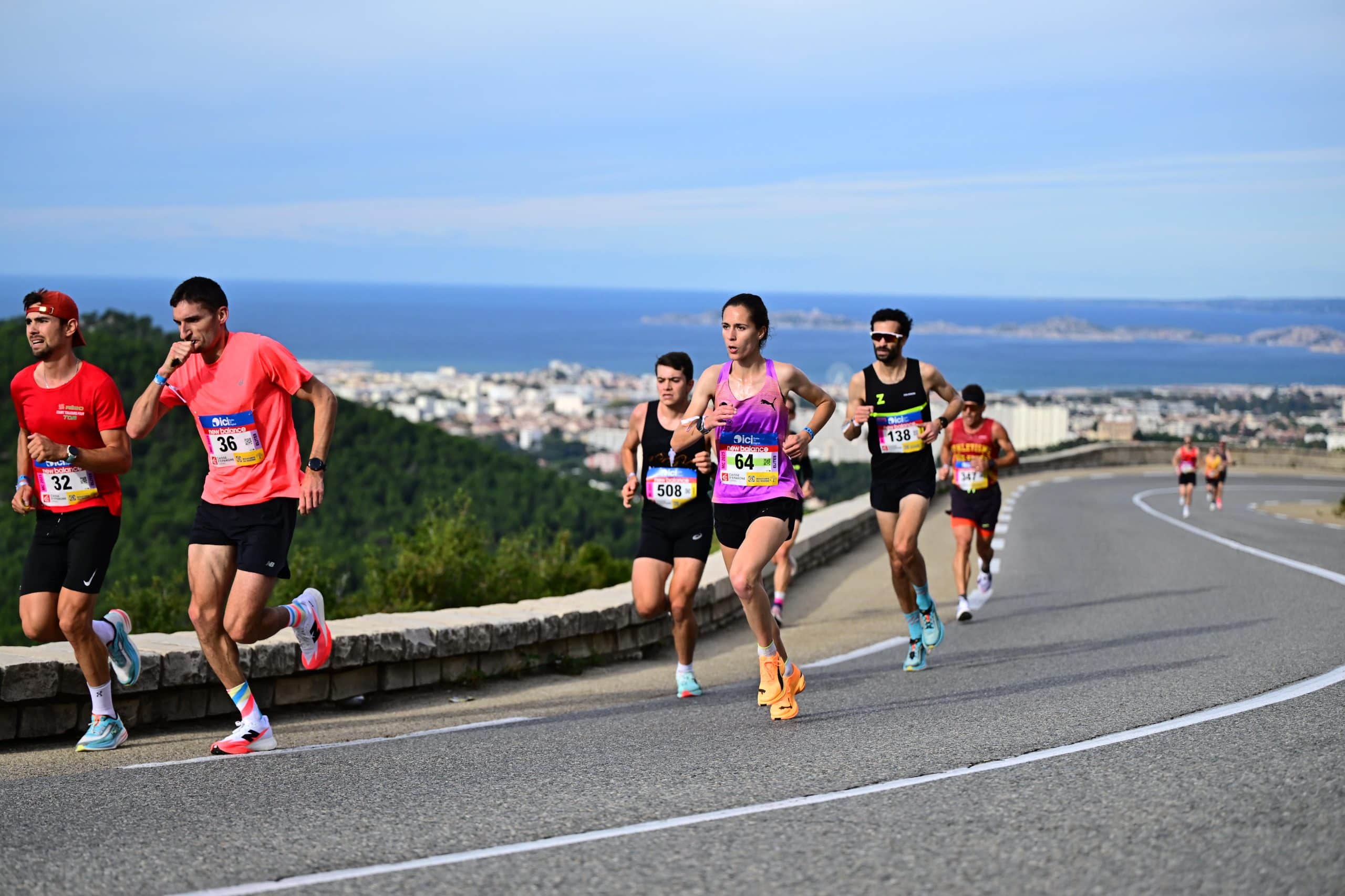 Revivez la 46ᵉ édition de Marseille-Cassis 2025 : la victoire renversante d’Ilias Fifa, la domination de Daisy Jepkemei et la performance record de Mélody Julien, meilleure Française sur la mythique montée de la Gineste.