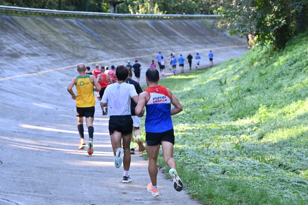 Le Semi-Marathon de Monza se court sur le mythique circuit de F1. Parcours rapide et unique, la course propose 4 distances, édition 2026 le 4 octobre.