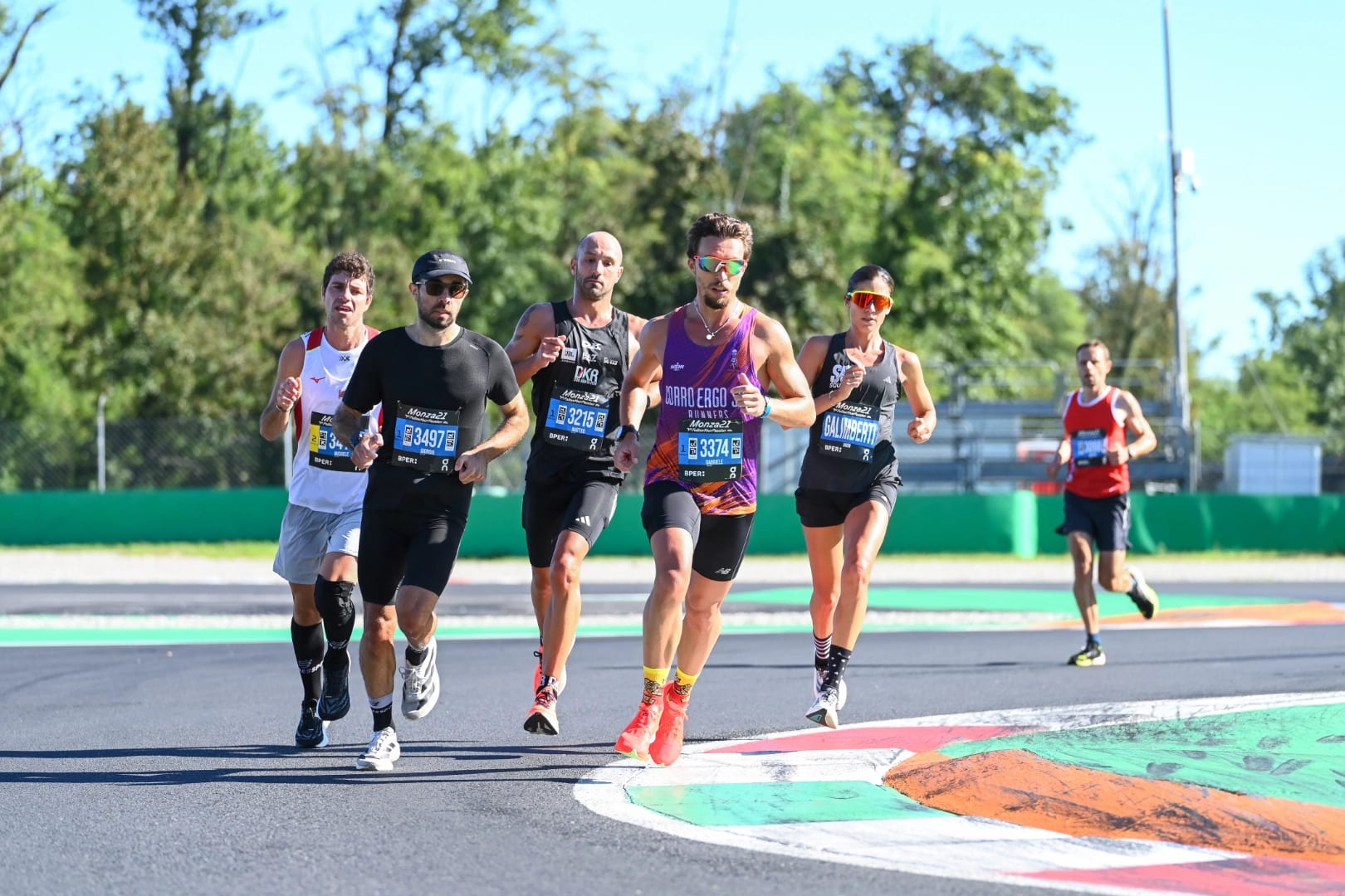 Le Semi-Marathon de Monza se court sur le mythique circuit de F1. Parcours rapide et unique, la course propose 4 distances, édition 2026 le 4 octobre.