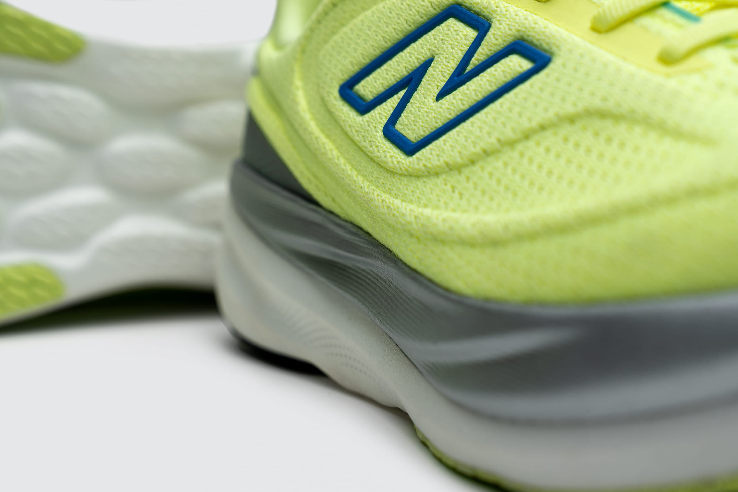Découvrez la nouvelle New Balance 1080v15 : mousse Infinion Foam, tige repensée et confort premium pour le running du quotidien.
