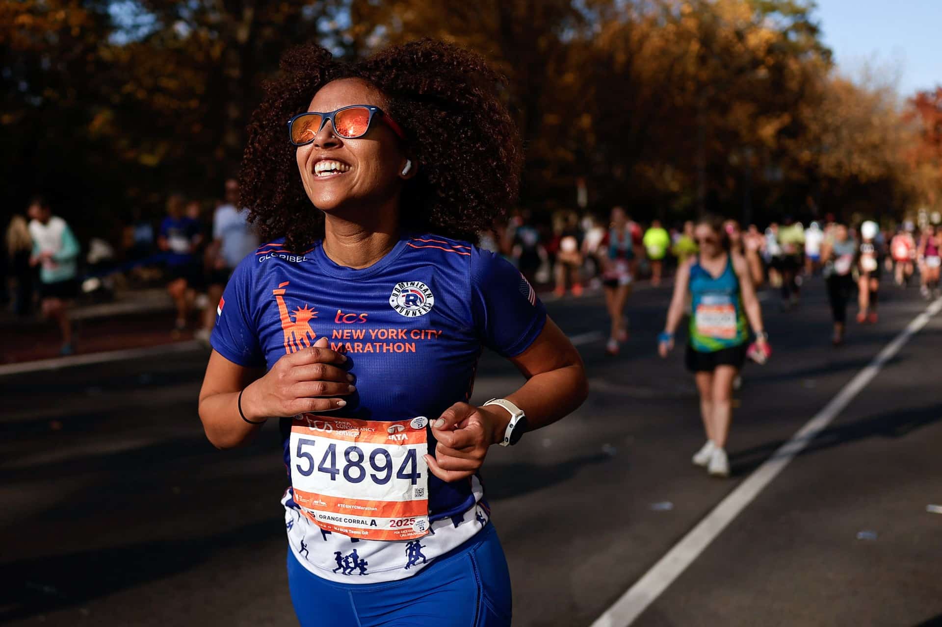 59 226 finishers : record du monde battu pour le Marathon de New York 2025 qui reprend sa couronne de plus grand marathon du monde. Chiffres clés, performances, ambiance et faits marquants d’une édition historique.