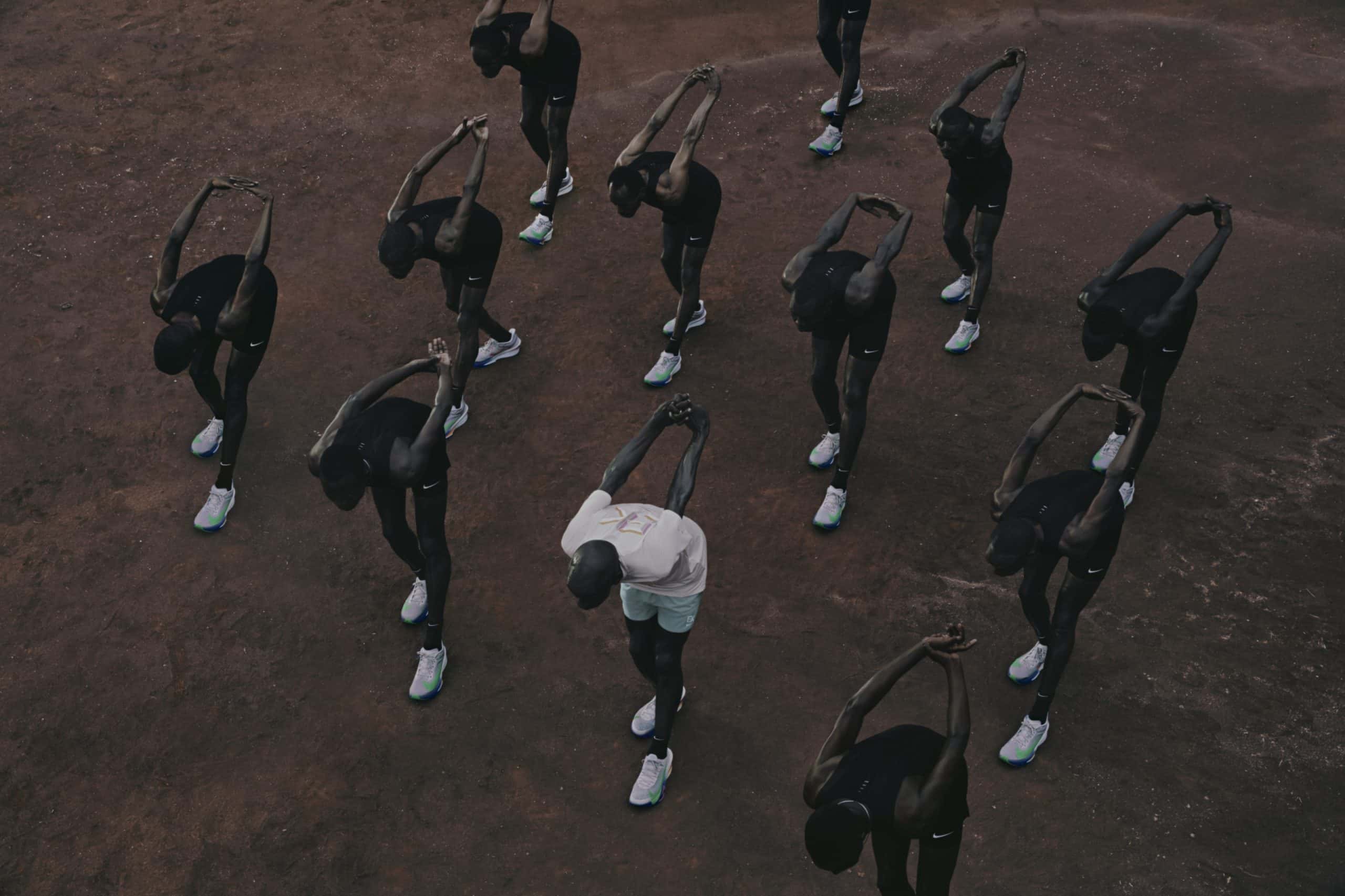 Nike dévoile la nouvelle collection Eliud Kipchoge : quatre modèles iconiques et une philosophie centrée sur le collectif, la transmission et la performance.