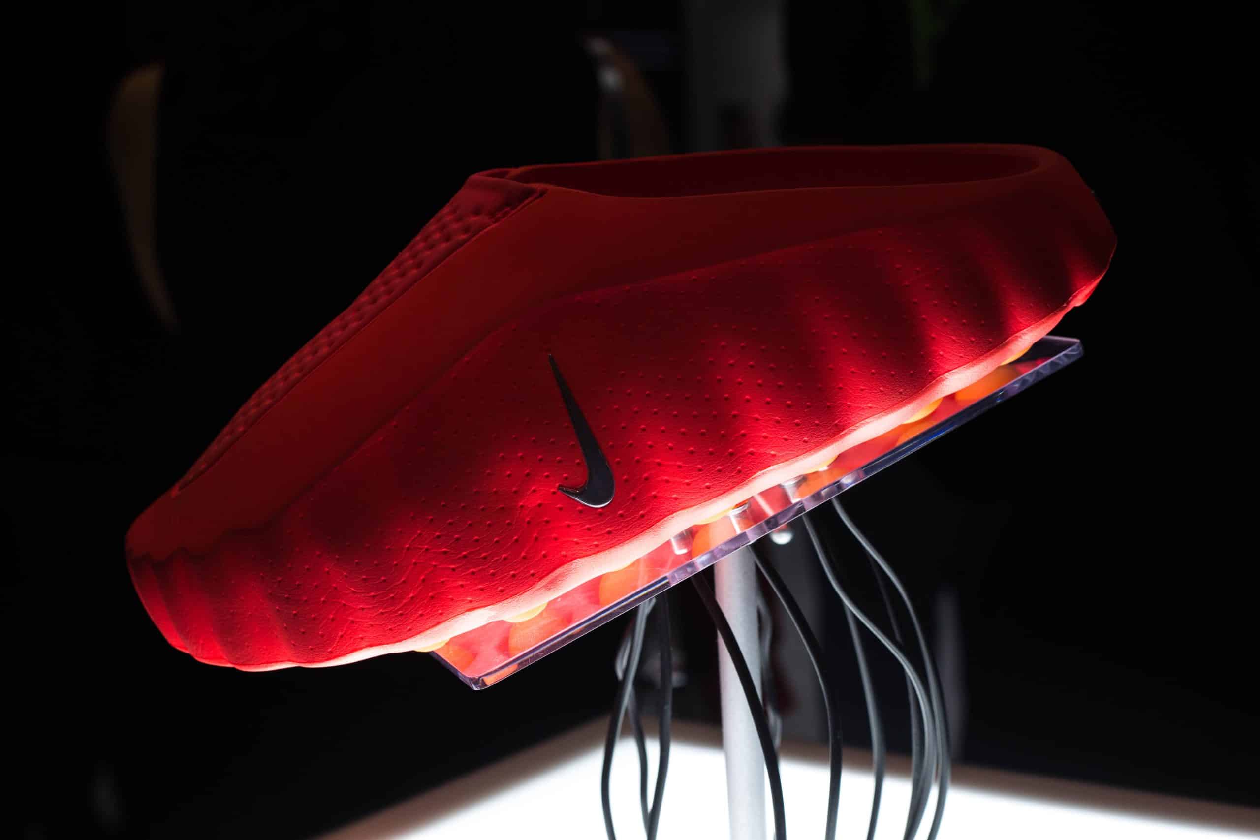 La célèbre marque à la virgule a présenté ce 22 janvier une nouvelle chaussure de récupération révolutionnaire, la Nike Mind 001.