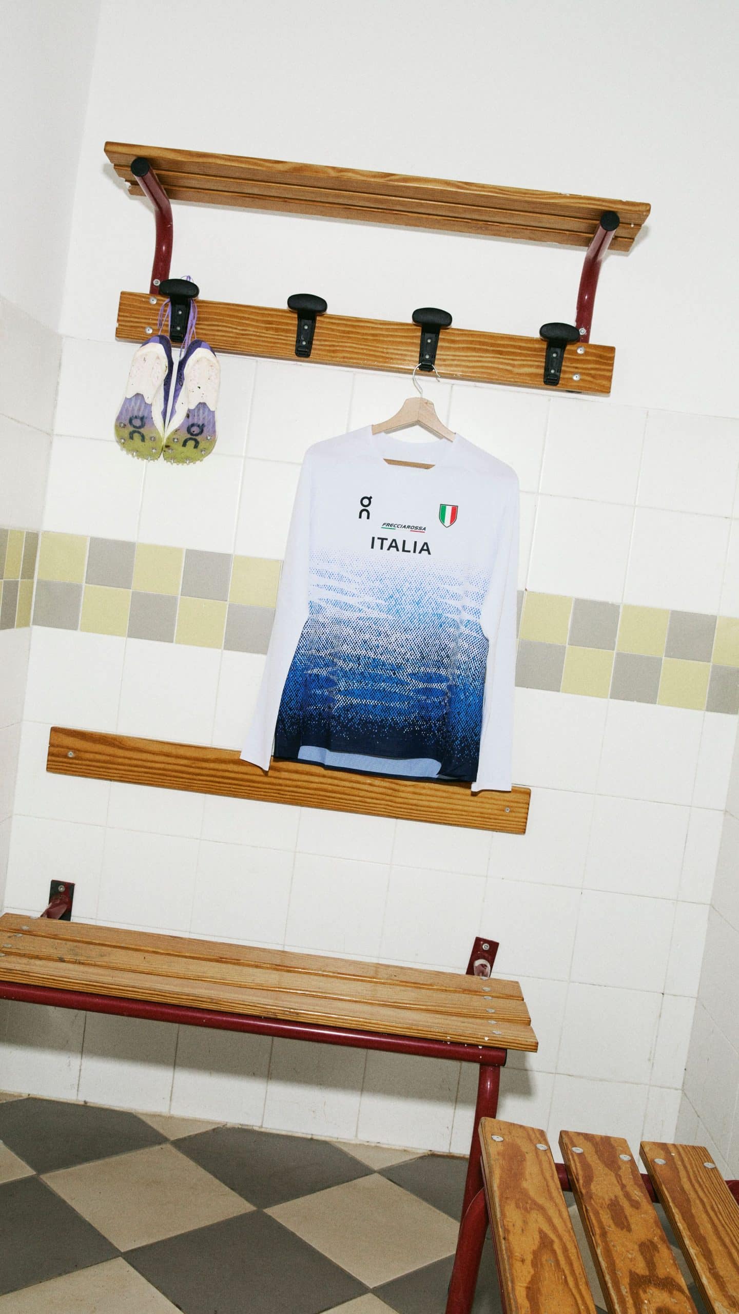 On devient partenaire officiel de la FIDAL et dévoile le nouveau kit 2026 de l’équipe d’Italie. Un partenariat stratégique majeur pour la marque et l’avenir de l’athlétisme italien.