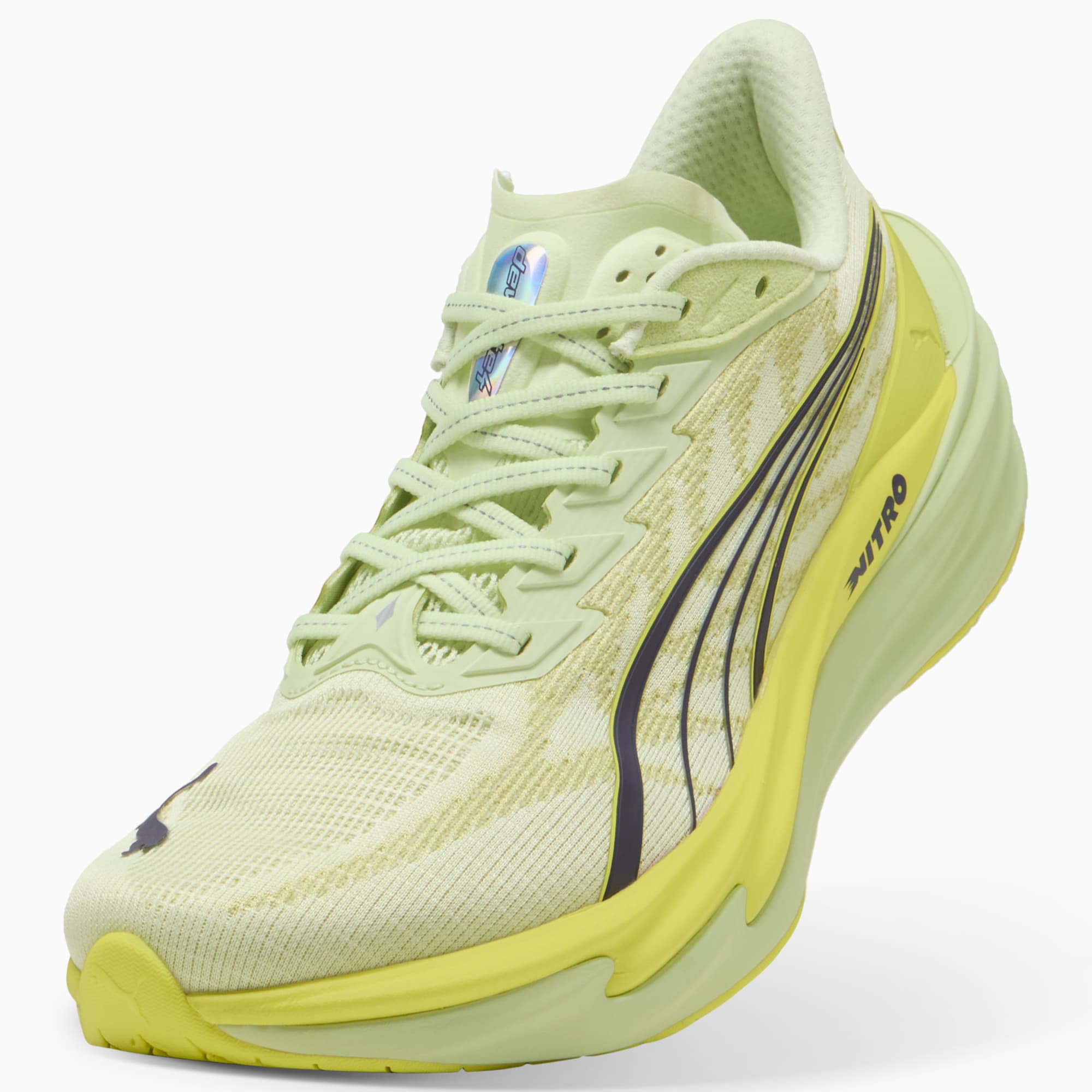 PUMA lance la Deviate Nitro 4 et la Deviate Nitro Elite 4 pour ouvrir la saison 2026. Deux chaussures à plaque carbone, une pour l’entraînement rapide, l’autre pour la compétition du 5 km au marathon, portées par la mousse NITRO™ et l’ADN performance de la marque allemande.