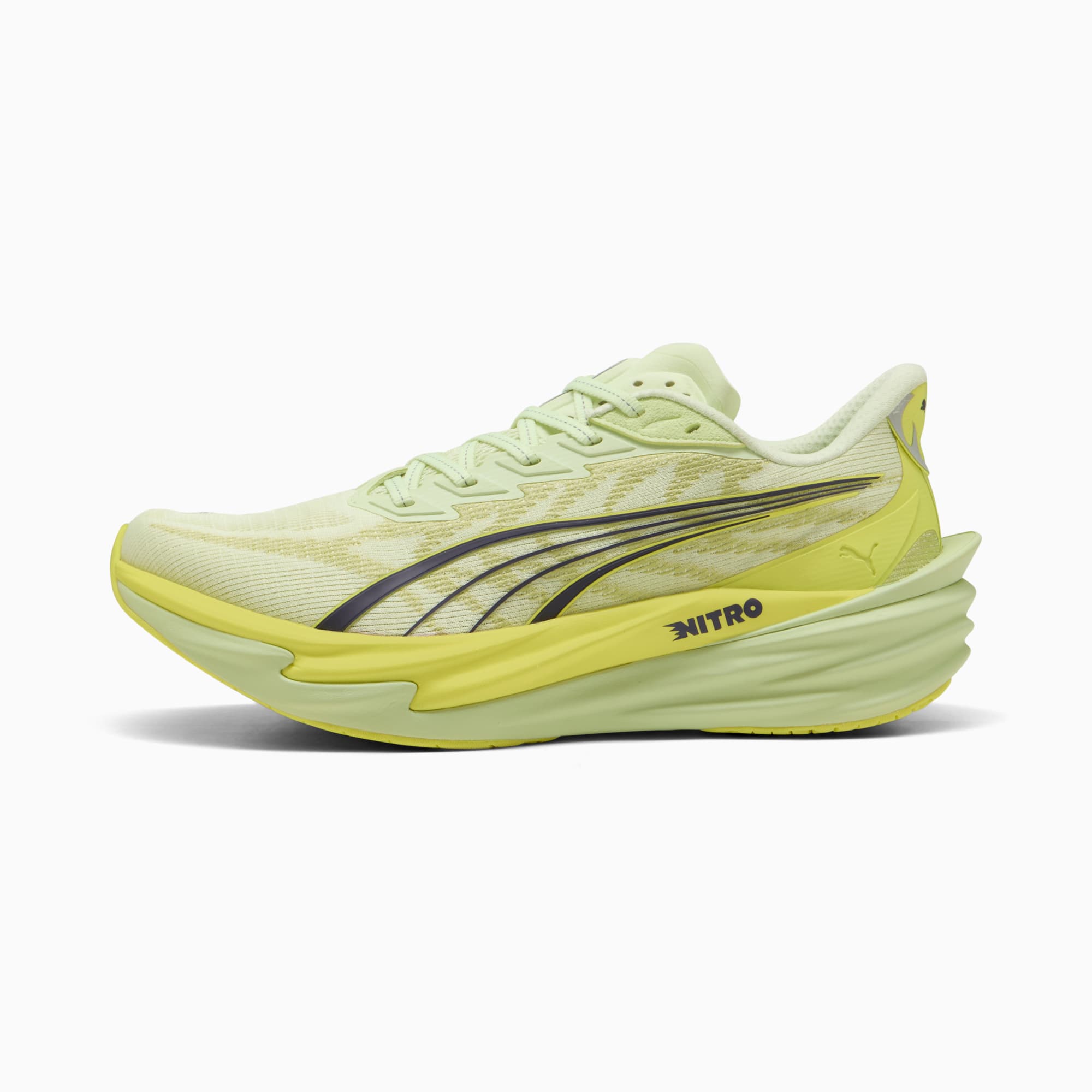 PUMA lance la Deviate Nitro 4 et la Deviate Nitro Elite 4 pour ouvrir la saison 2026. Deux chaussures à plaque carbone, une pour l’entraînement rapide, l’autre pour la compétition du 5 km au marathon, portées par la mousse NITRO™ et l’ADN performance de la marque allemande.