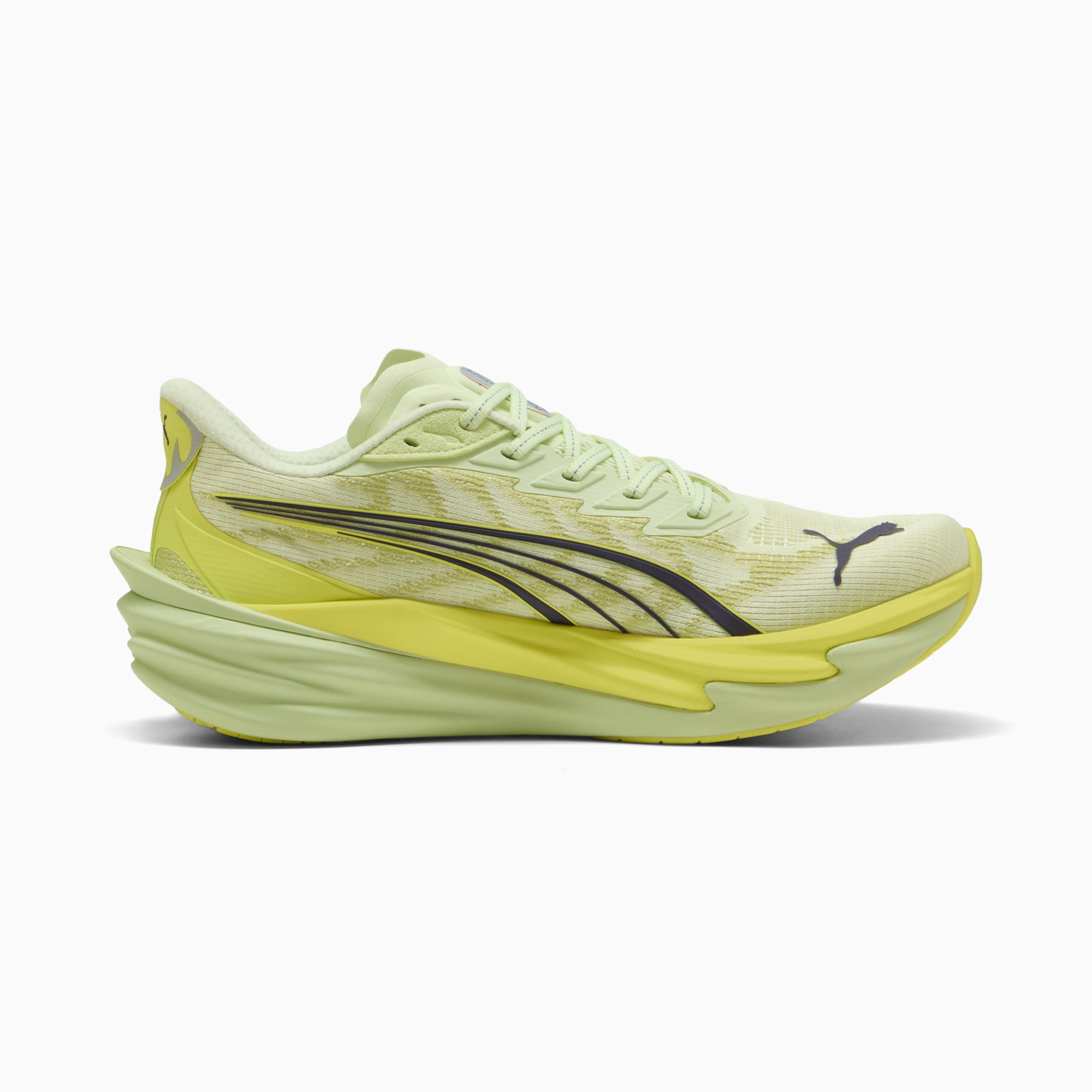 PUMA lance la Deviate Nitro 4 et la Deviate Nitro Elite 4 pour ouvrir la saison 2026. Deux chaussures à plaque carbone, une pour l’entraînement rapide, l’autre pour la compétition du 5 km au marathon, portées par la mousse NITRO™ et l’ADN performance de la marque allemande.