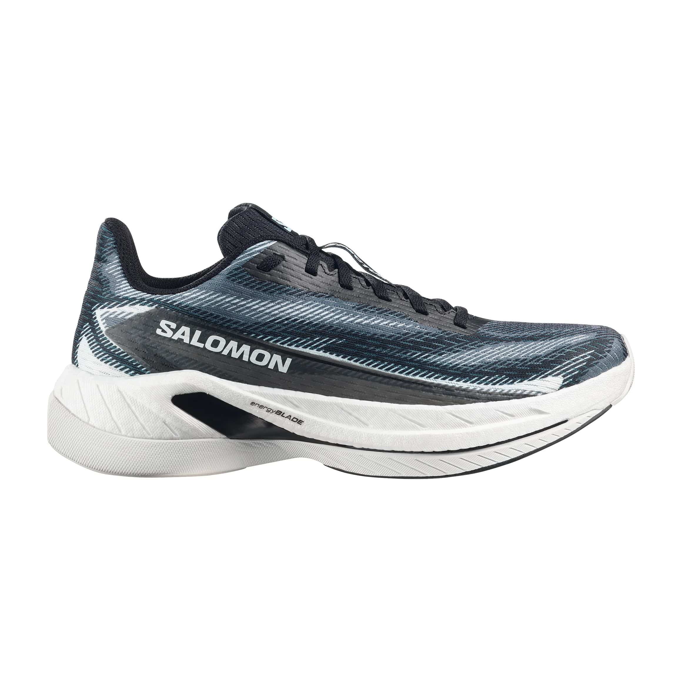 Salomon lance la Spectur 3, une chaussure de running performance pensée pour les coureurs du quotidien. Plaque en fibre de verre, plateforme stable et confort renforcé : une alternative plus accessible aux modèles carbone traditionnels.