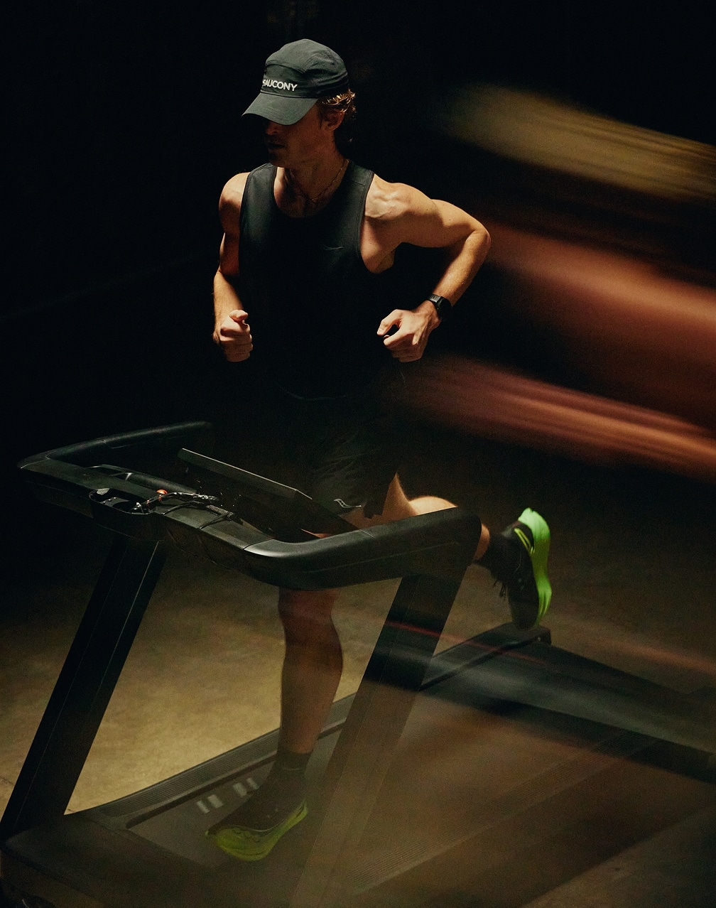 La Saucony Endorphin Pro 5 arrive : une super chaussure carbone plus agressive et dynamique pour battre vos records du 5 km au marathon.
