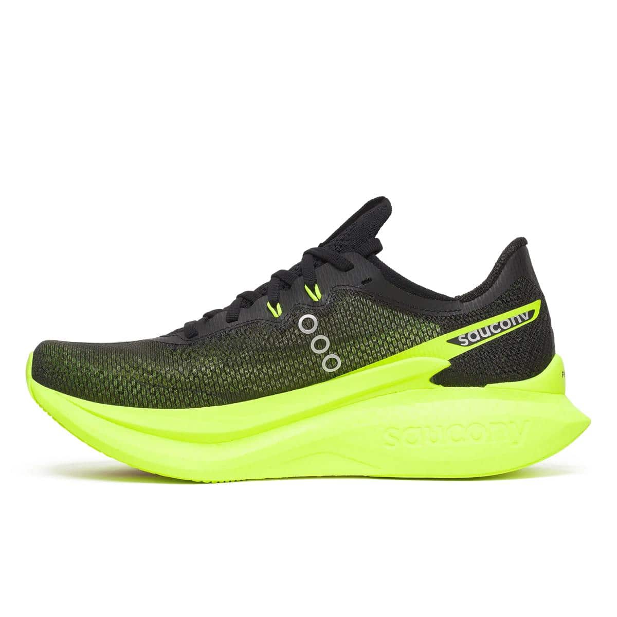 La Saucony Endorphin Pro 5 arrive : une super chaussure carbone plus agressive et dynamique pour battre vos records du 5 km au marathon.