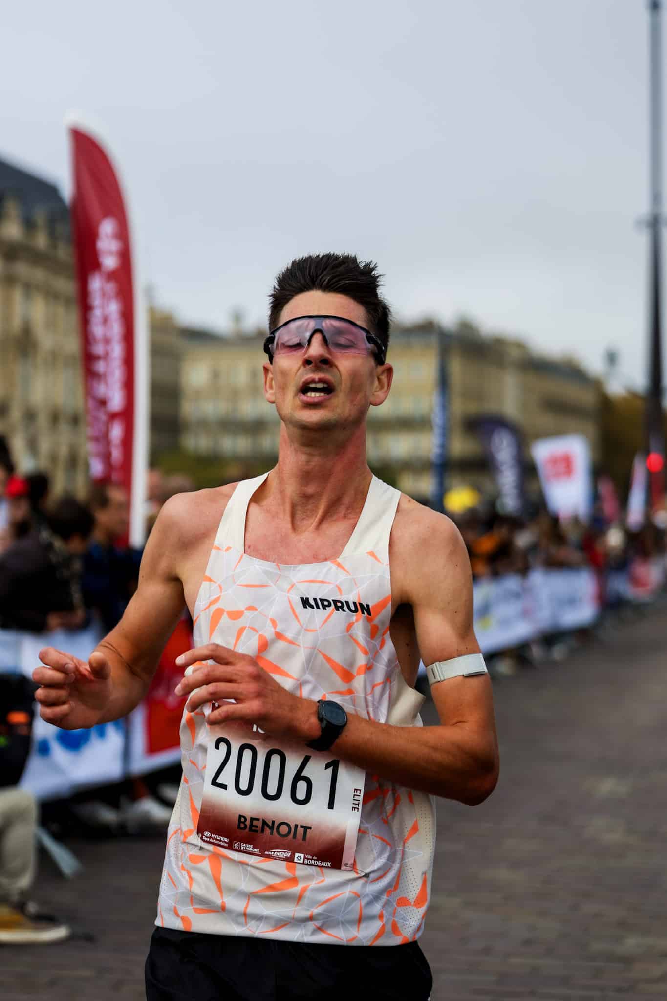 Cette édition 2025 du Semi-Marathon et du 10 km de Bordeaux s’annonçait pleine de surprises et de succès. Et les attentes ont été comblées. Entre nouveaux parcours, superbes performances et affluence record, la cité girondine a confirmé son statut dans le monde de la course à pied. Les 24 000 coureurs présents ne diront pas le contraire.