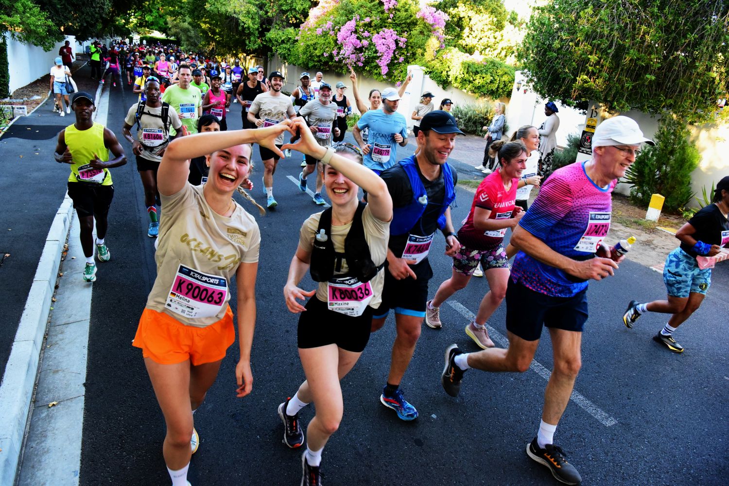 Loterie, temps qualificatifs... Tout savoir pour s'inscrire au Marathon Two Oceans à Cape Town, avec un ultra de 56 km et un semi-marathon.