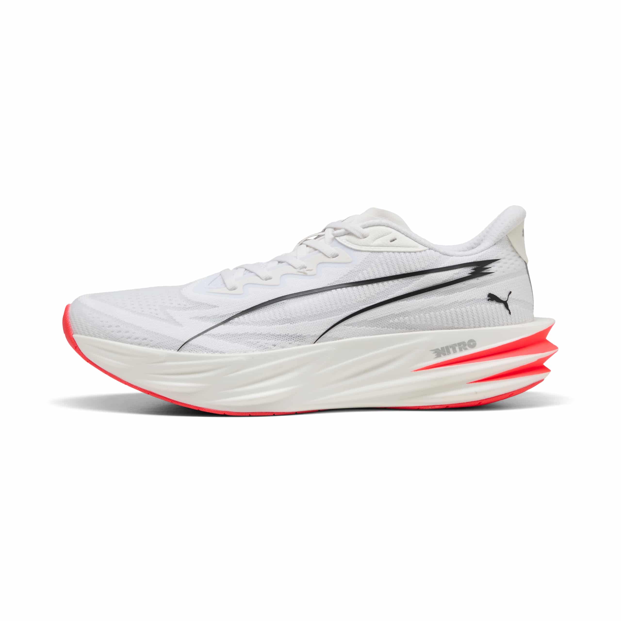 PUMA lance la Deviate Pure Nitro, une super trainer légère sans plaque carbone pensée pour les sorties du quotidien et les séances rapides.