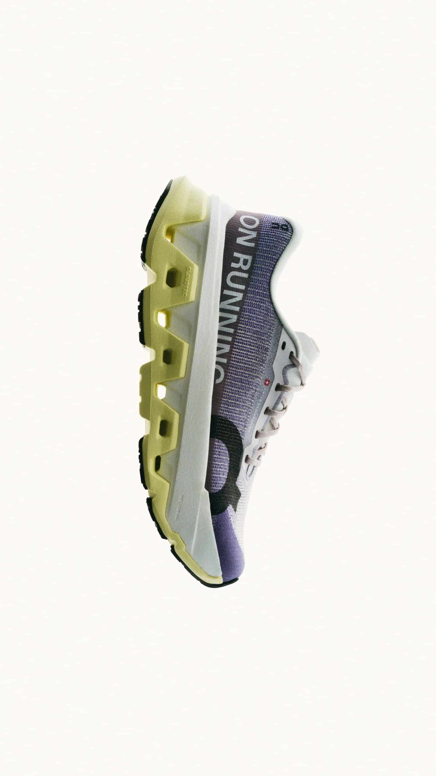 On dévoile la Cloudmonster 3 et décline sa franchise phare en trois versions : Cloudmonster 3, Hyper et LightSpray Hyper. Plus de rebond, plus d’efficacité et une vraie différenciation d’usage pour les runners en quête d’une daily trainer dynamique ou d’une super trainer ambitieuse.